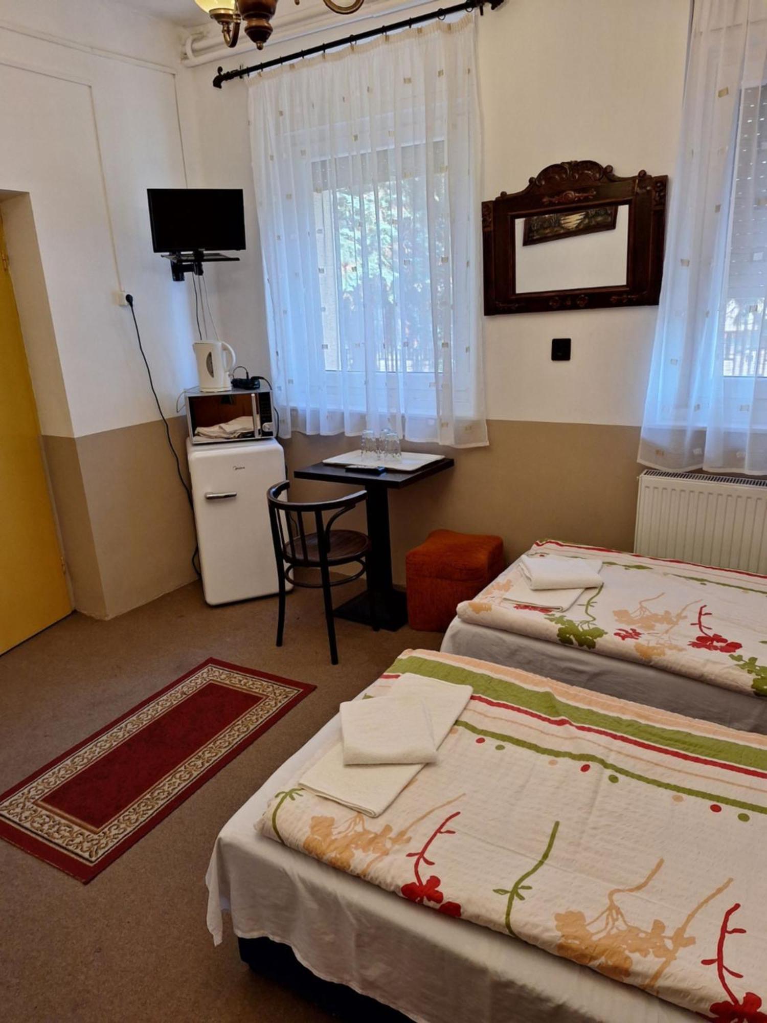 메조코베스드 Fenyo Panzio B&B 외부 사진