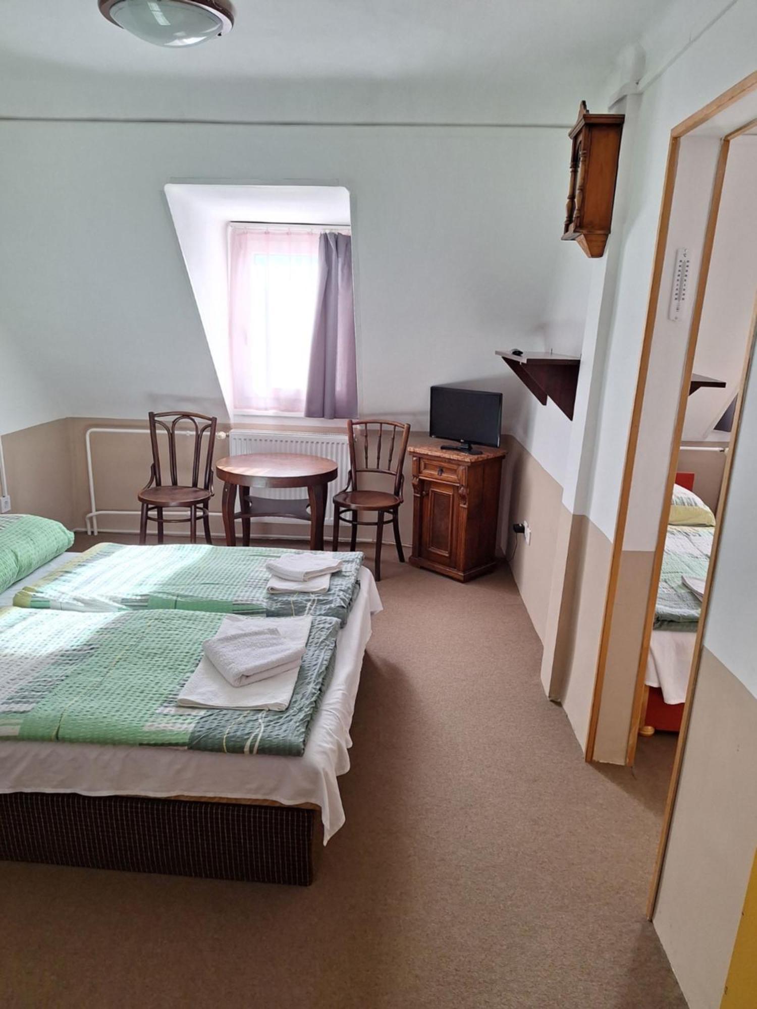 메조코베스드 Fenyo Panzio B&B 외부 사진