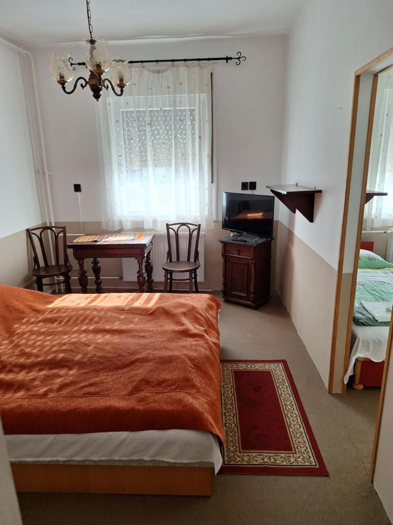 메조코베스드 Fenyo Panzio B&B 외부 사진