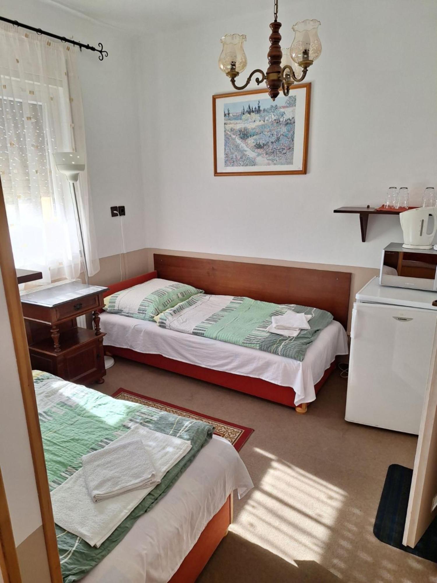 메조코베스드 Fenyo Panzio B&B 외부 사진