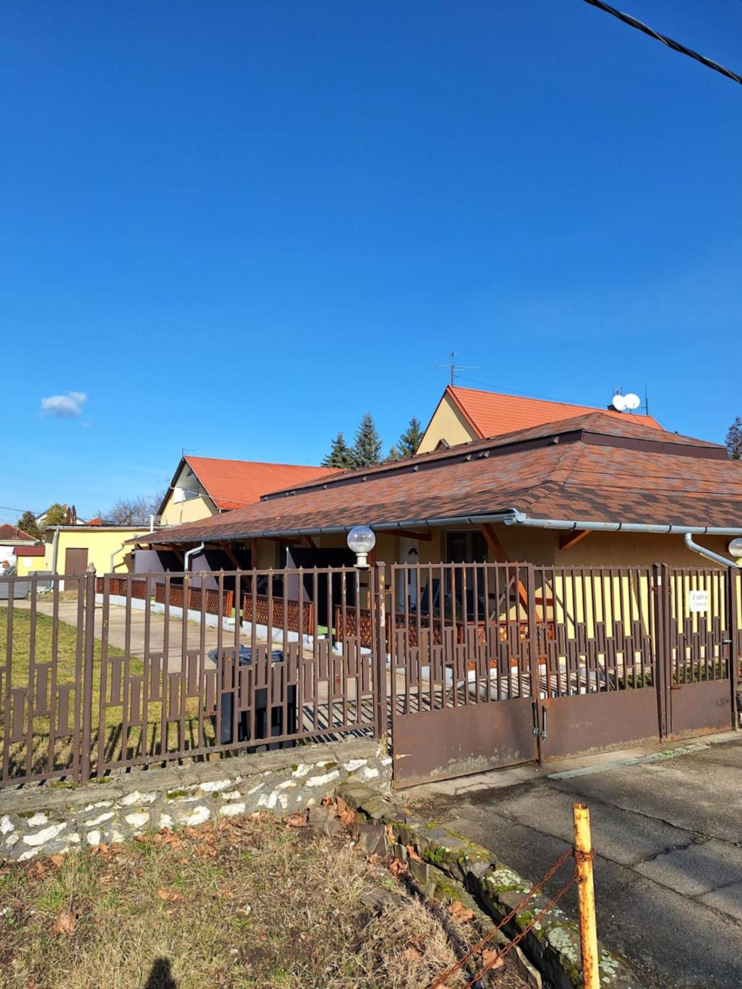메조코베스드 Fenyo Panzio B&B 외부 사진
