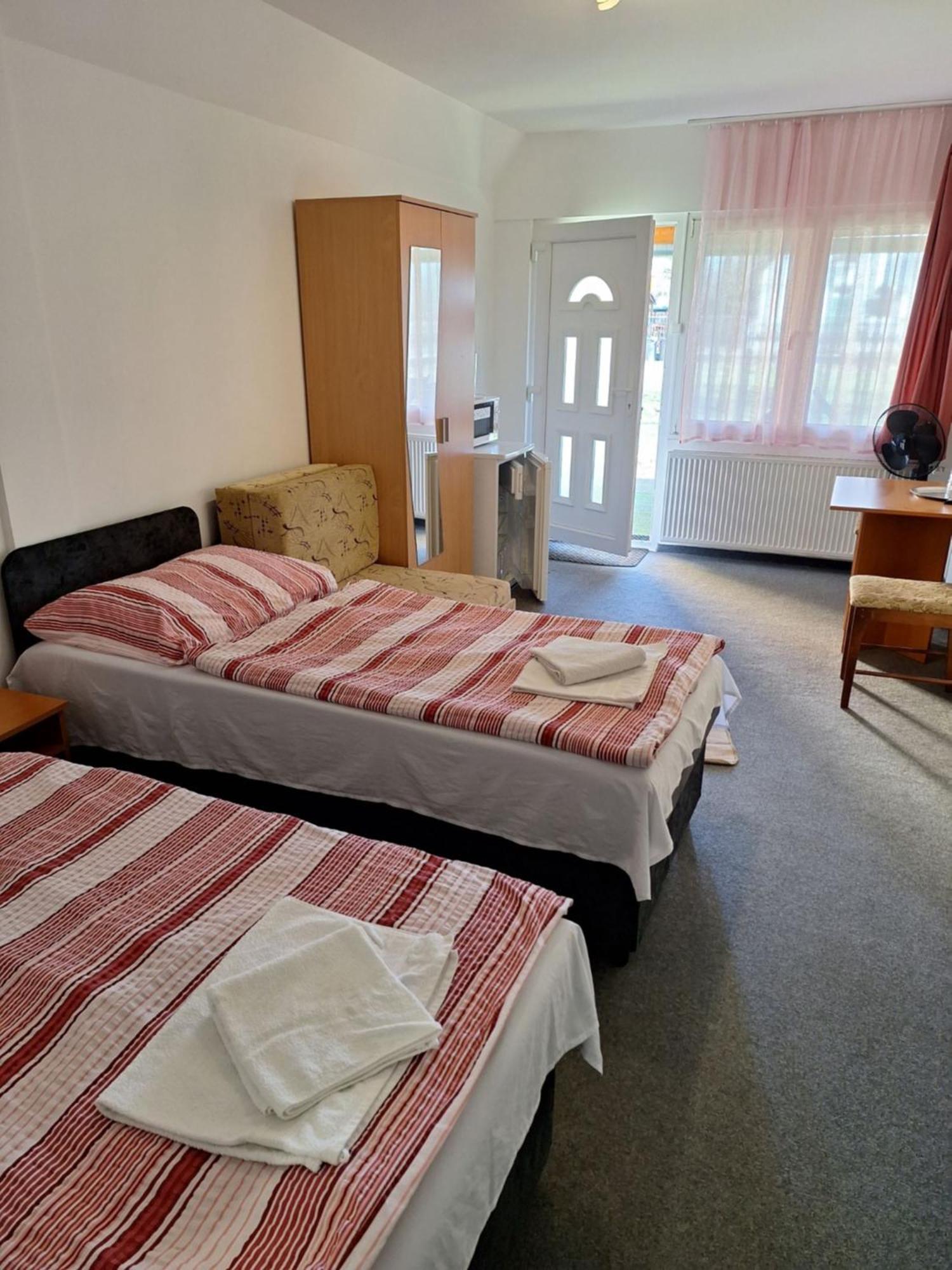 메조코베스드 Fenyo Panzio B&B 외부 사진